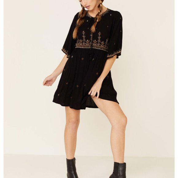 Shyanne Dresses & Skirts - SHYANNE WOMEN'S EMBROIDERED LACE-UP PEASANT DRESS SMALL